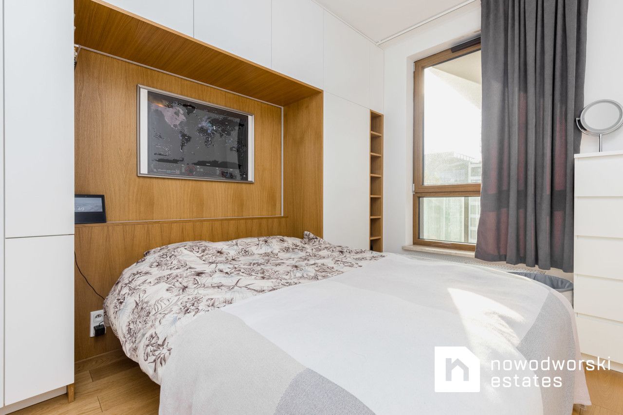 60m2 with balcony near Metro Rondo Daszynskiego - Apartment - Sale - Warszawa, Wola