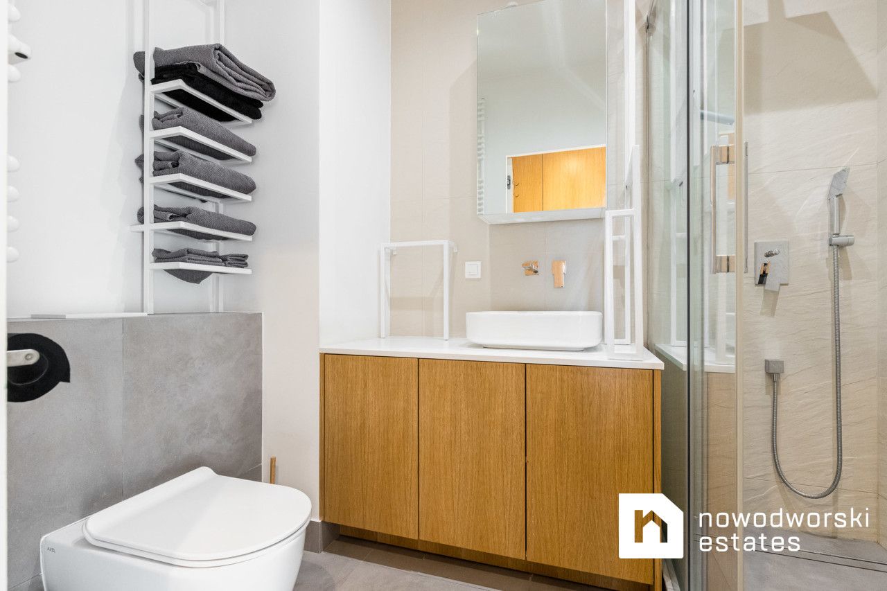 60m2 with balcony near Metro Rondo Daszynskiego - Apartment - Sale - Warszawa, Wola