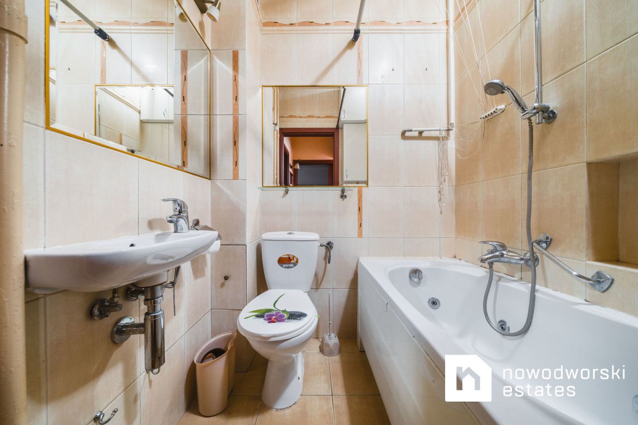 Urokliwa kawalerka w zabytkowym bloku oś Wandy - Mieszkanie - Sprzedaż - Kraków, Nowa Huta