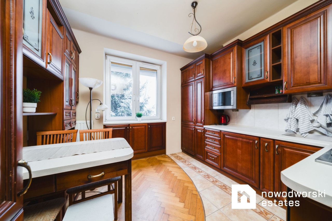 Urokliwa kawalerka w zabytkowym bloku oś Wandy - Mieszkanie - Sprzedaż - Kraków, Nowa Huta