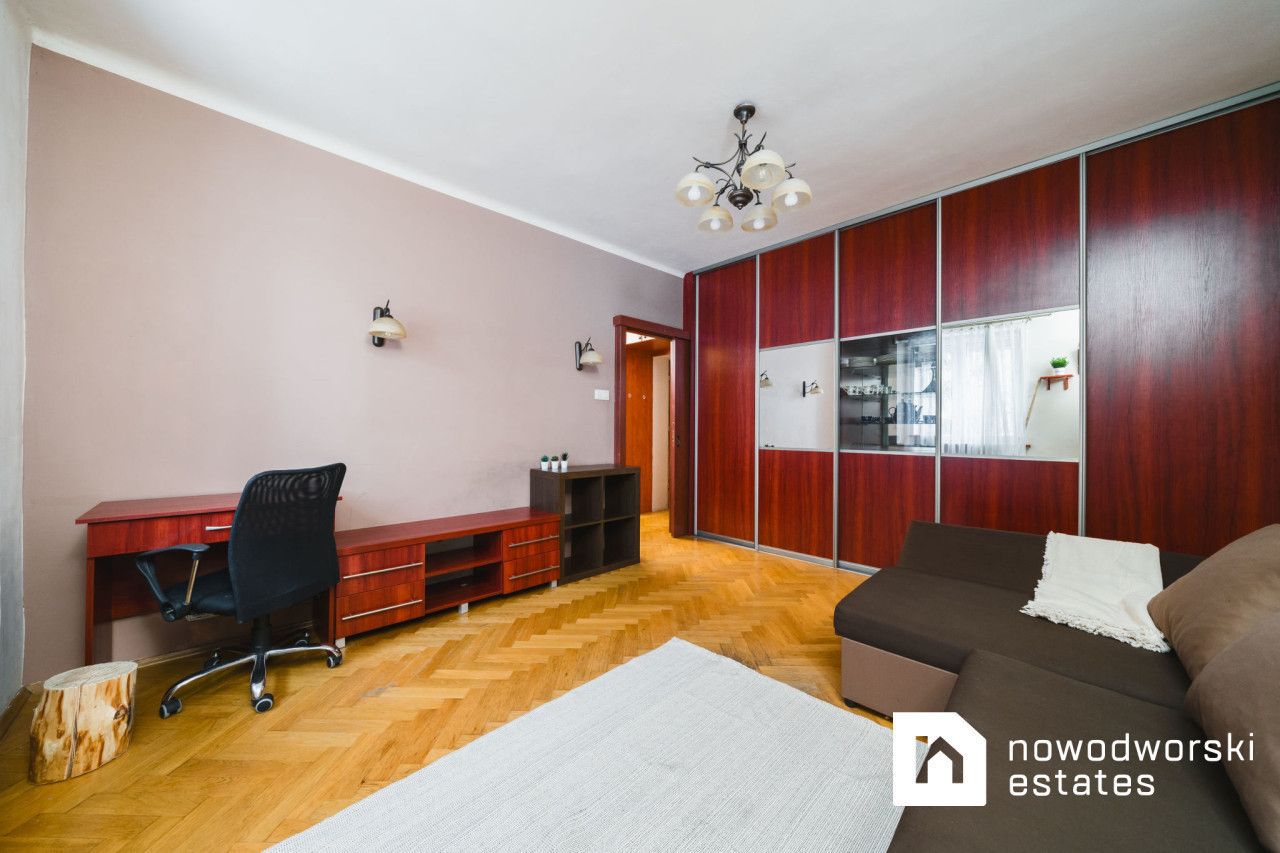 Urokliwa kawalerka w zabytkowym bloku oś Wandy - Mieszkanie - Sprzedaż - Kraków, Nowa Huta