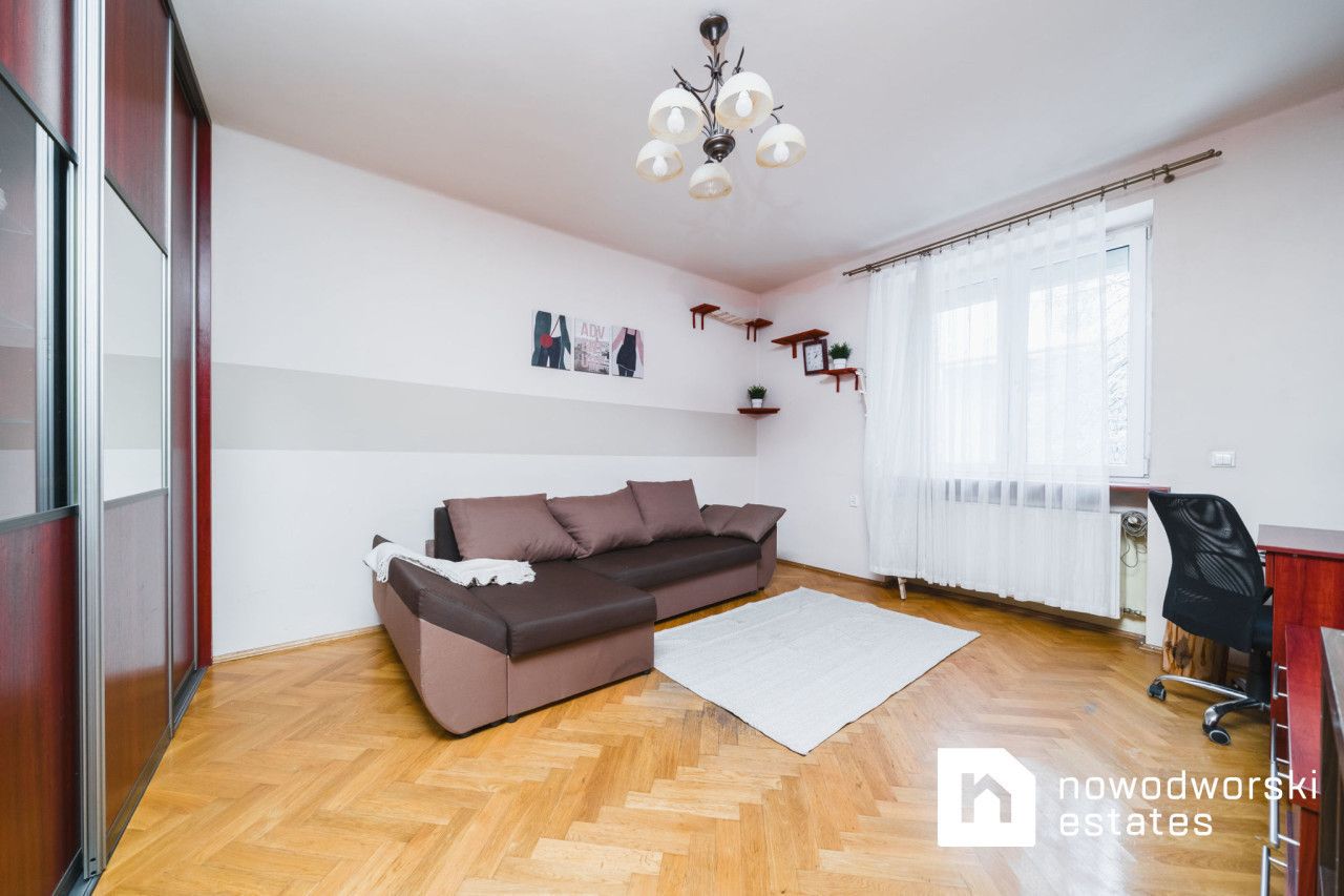 Urokliwa kawalerka w zabytkowym bloku oś Wandy - Mieszkanie - Sprzedaż - Kraków, Nowa Huta