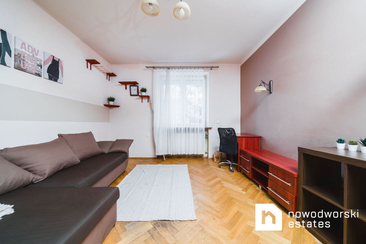 Urokliwa kawalerka w zabytkowym bloku oś Wandy - Mieszkanie - Sprzedaż - Kraków, Nowa Huta