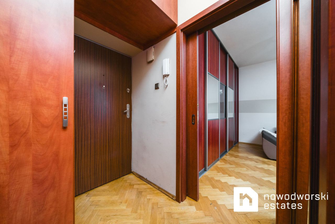 Urokliwa kawalerka w zabytkowym bloku oś Wandy - Mieszkanie - Sprzedaż - Kraków, Nowa Huta