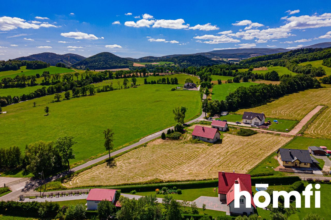 Dom i garaż w pięknym miejscu - Dom - Sprzedaż - Kamiennogórski, Kamienna Góra / Pisarzowice