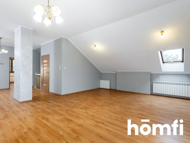 A spacious detached house in the Żabia Wola commune - Дім - Продаж - Grodziski, Żabia Wola / Józefina