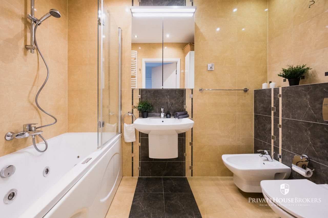 A spacious, three-room apartment at Mozarta Street - Apartment - Rent - Kraków, Krowodrza / Prądnik Biały