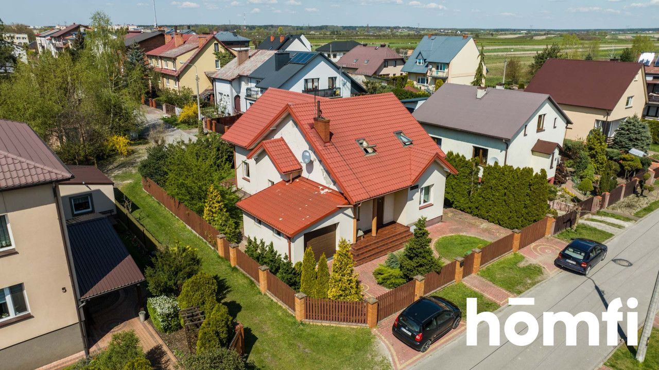 An interesting house in an intimate housing estate in Lipsko - House - Sale - Lipski, Lipsko