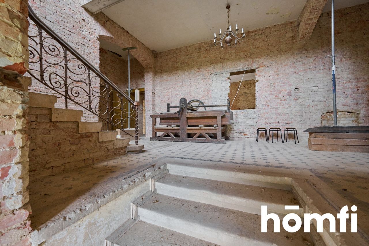 WYJĄTKOWY, RENESANSOWY DWÓR Z PARKIEM I STAWEM - Dom - Sprzedaż - Wrocławski, Długołęka / Zaprężyn