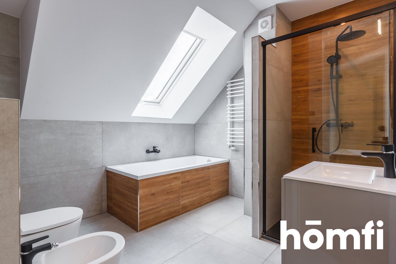 DOM W ZABUDOWIE SZEREGOWEJ O POW. 220 M² Z GARAŻEM I OGRÓDKIEM - Dom - Sprzedaż - Rzeszów, Wilkowyja