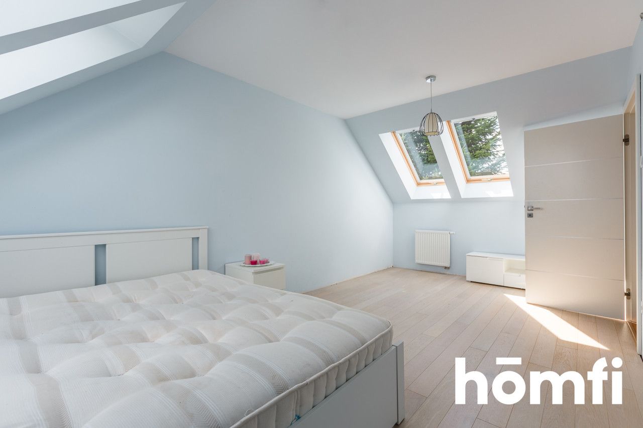 DOM W ZABUDOWIE SZEREGOWEJ O POW. 220 M² Z GARAŻEM I OGRÓDKIEM - Dom - Sprzedaż - Rzeszów, Wilkowyja