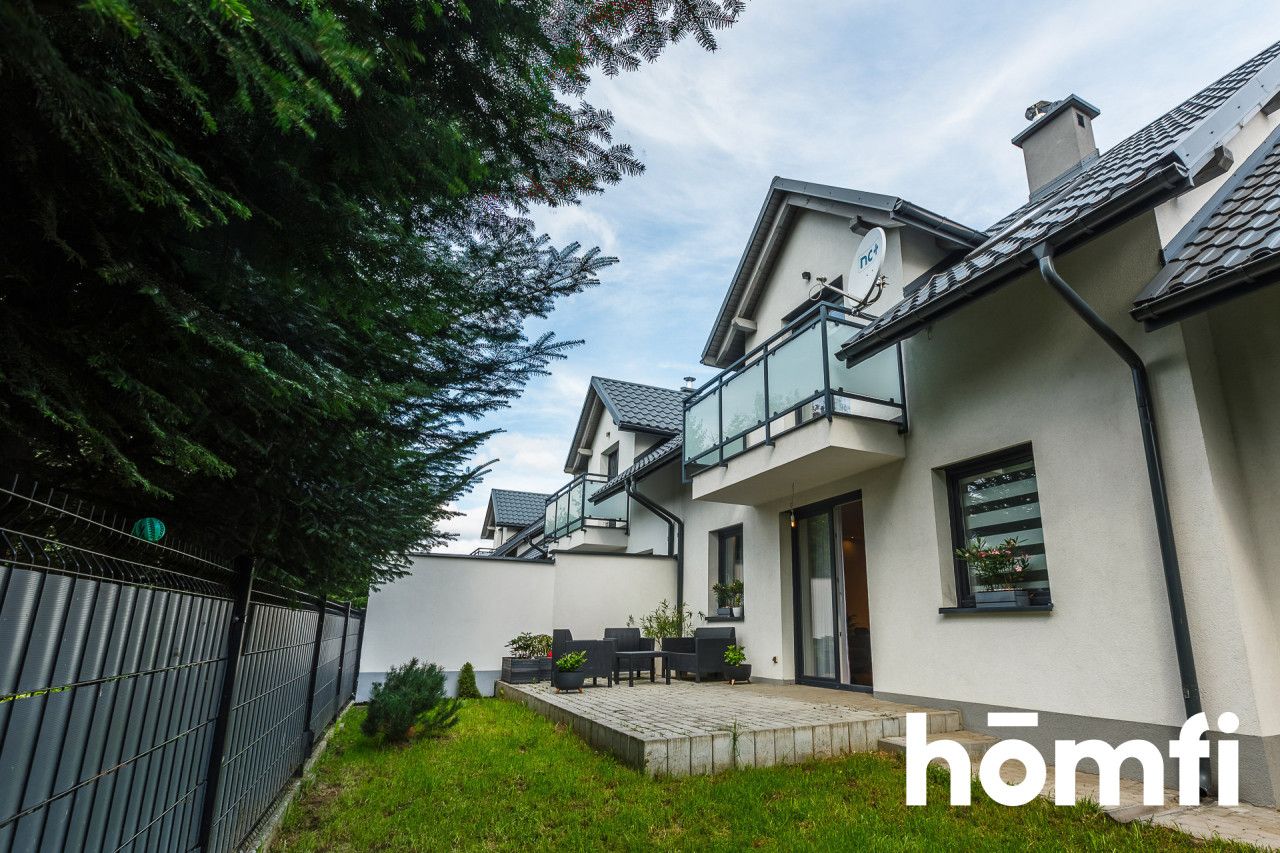 DOM W ZABUDOWIE SZEREGOWEJ O POW. 220 M² Z GARAŻEM I OGRÓDKIEM - Dom - Sprzedaż - Rzeszów, Wilkowyja