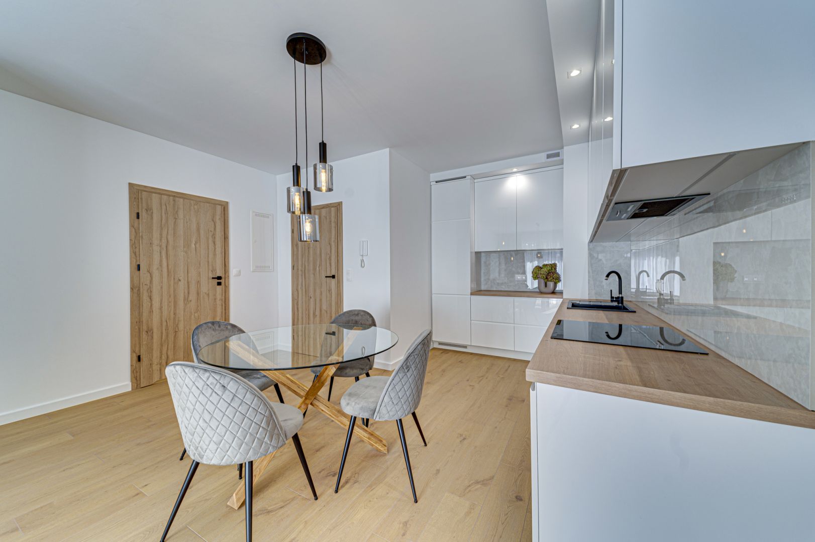 Spacious 2 bedroom apartment - Gliding Street - Apartment - Rent - Katowice, os. Paderewskiego