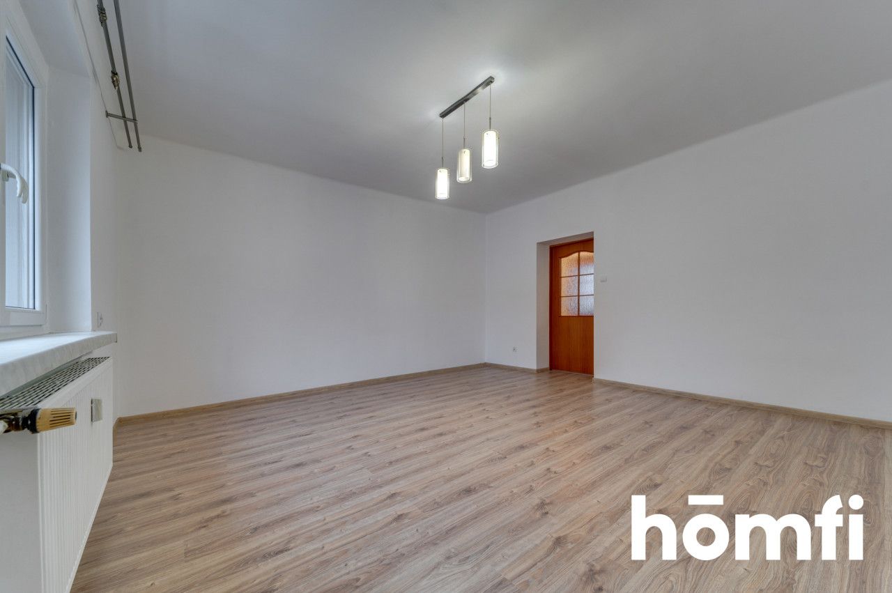 Refreshed ready to move in first floor Apartment Sale