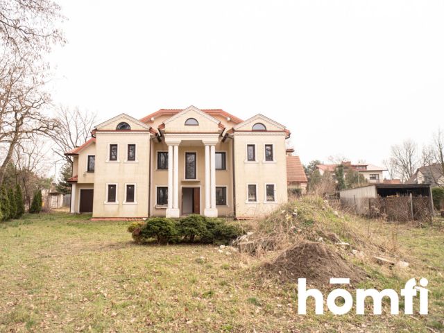A house for your own arrangement in an excellent location - Дім - Продаж - Grodziski, Grodzisk Mazowiecki
