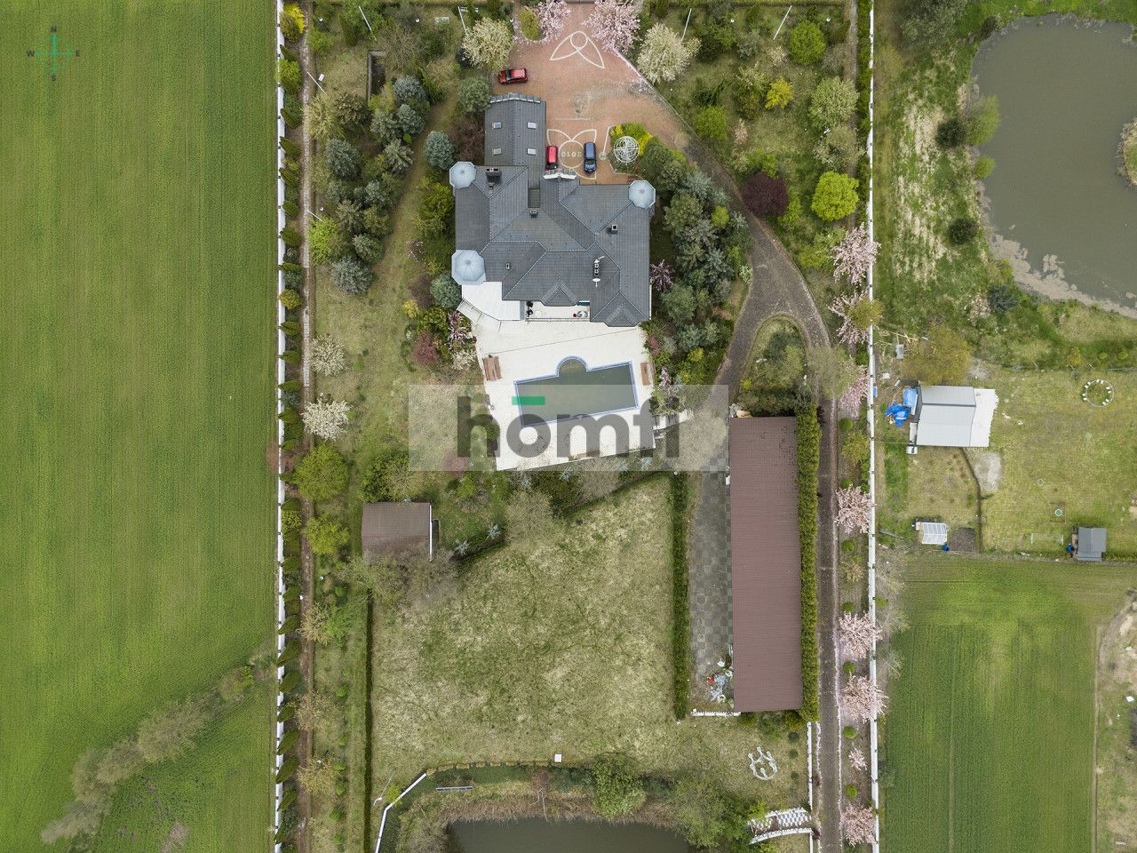 A UNIQUE RESIDENCE WITH ITS OWN POND, SWIMMING POOL, GARAGES AND GUEST HOUSES - Дім - Продаж - Bydgoski, Dobrcz / Nekla