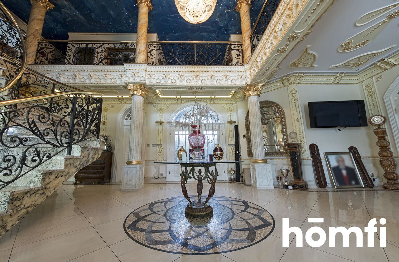 A UNIQUE RESIDENCE WITH ITS OWN POND, SWIMMING POOL, GARAGES AND GUEST HOUSES - Дім - Продаж - Bydgoski, Dobrcz / Nekla