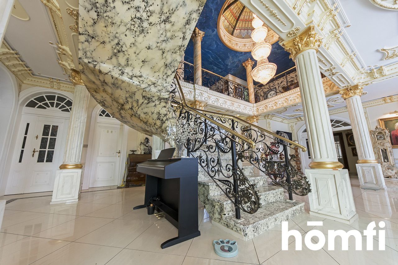 A UNIQUE RESIDENCE WITH ITS OWN POND, SWIMMING POOL, GARAGES AND GUEST HOUSES - Дім - Продаж - Bydgoski, Dobrcz / Nekla