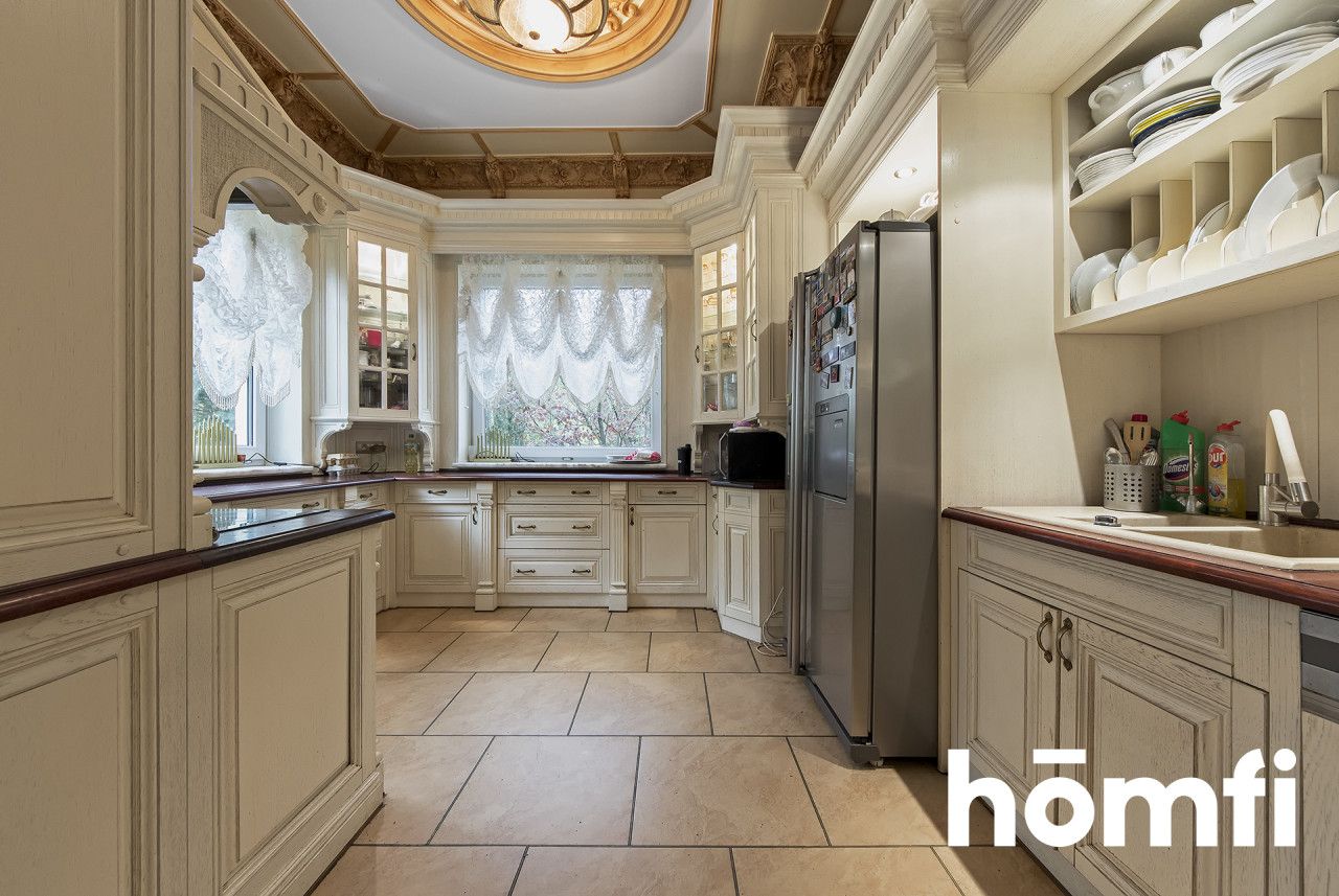 A UNIQUE RESIDENCE WITH ITS OWN POND, SWIMMING POOL, GARAGES AND GUEST HOUSES - Дім - Продаж - Bydgoski, Dobrcz / Nekla