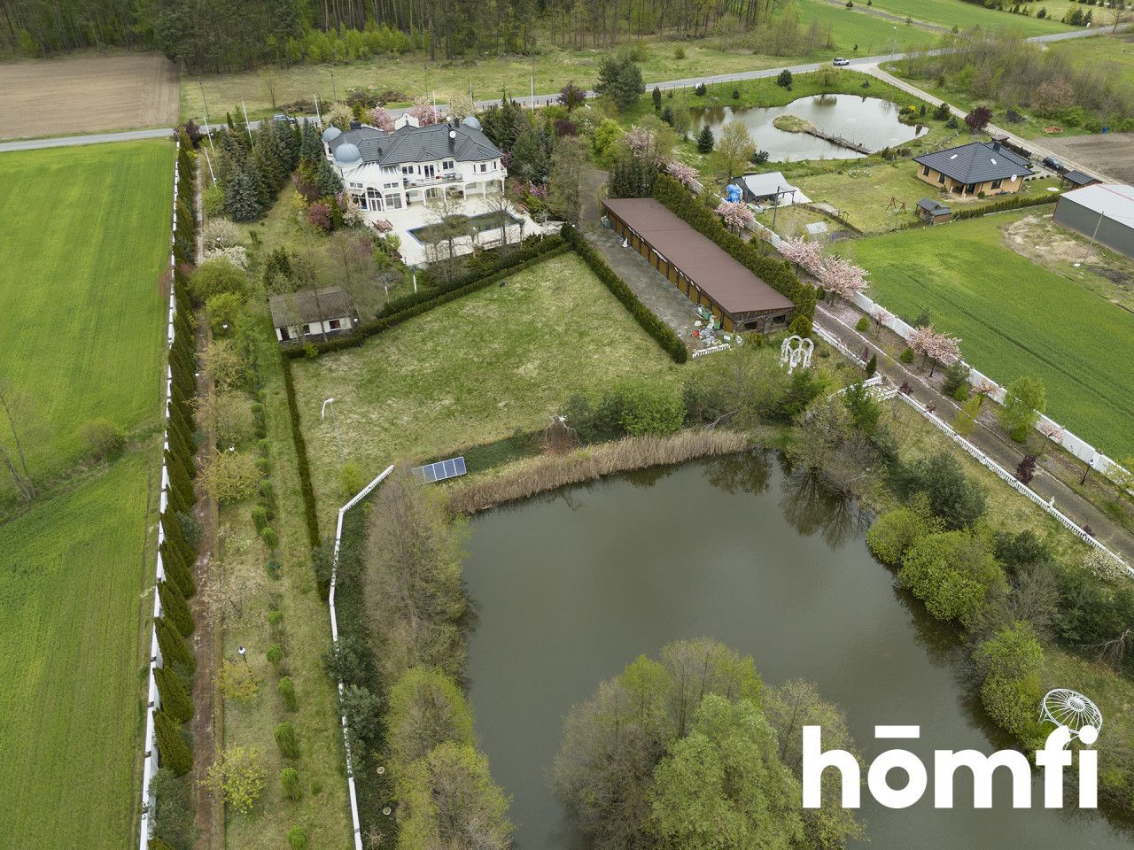 A UNIQUE RESIDENCE WITH ITS OWN POND, SWIMMING POOL, GARAGES AND GUEST HOUSES - Дім - Продаж - Bydgoski, Dobrcz / Nekla