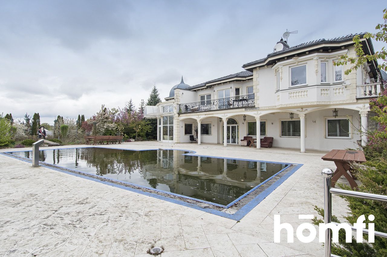 A UNIQUE RESIDENCE WITH ITS OWN POND, SWIMMING POOL, GARAGES AND GUEST HOUSES - Дім - Продаж - Bydgoski, Dobrcz / Nekla