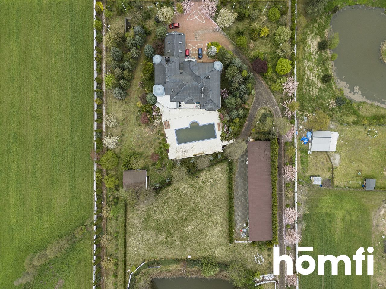 A UNIQUE RESIDENCE WITH ITS OWN POND, SWIMMING POOL, GARAGES AND GUEST HOUSES - Дім - Продаж - Bydgoski, Dobrcz / Nekla