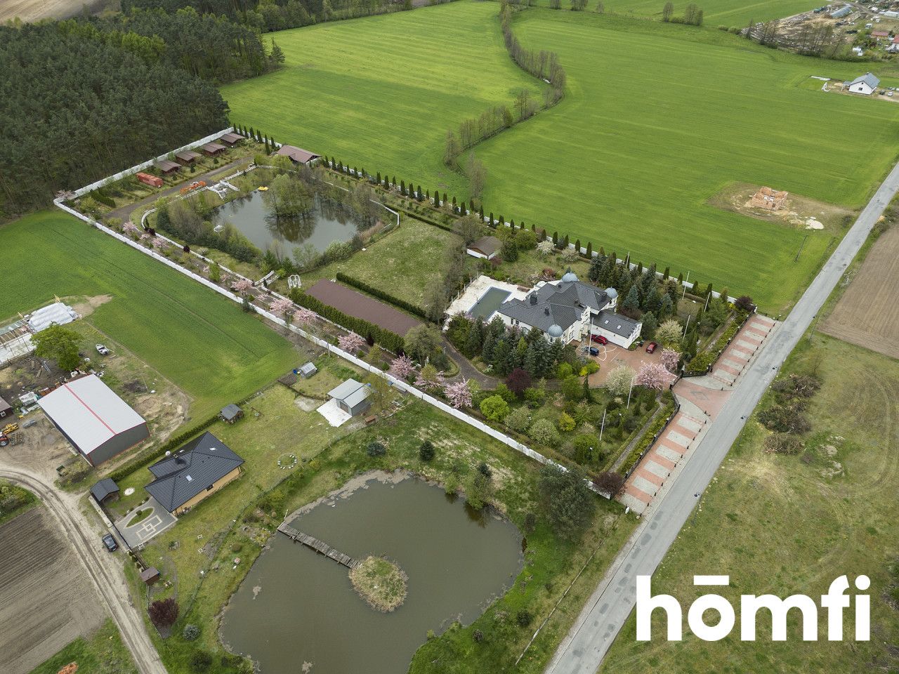 A UNIQUE RESIDENCE WITH ITS OWN POND, SWIMMING POOL, GARAGES AND GUEST HOUSES - Дім - Продаж - Bydgoski, Dobrcz / Nekla