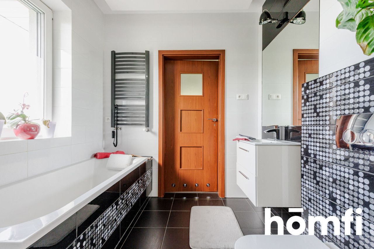 Parterowy dom do wprowadzenia w otulinie lasu - Dom - Sprzedaż - Piaseczyński, Tarczyn / Prace Duże