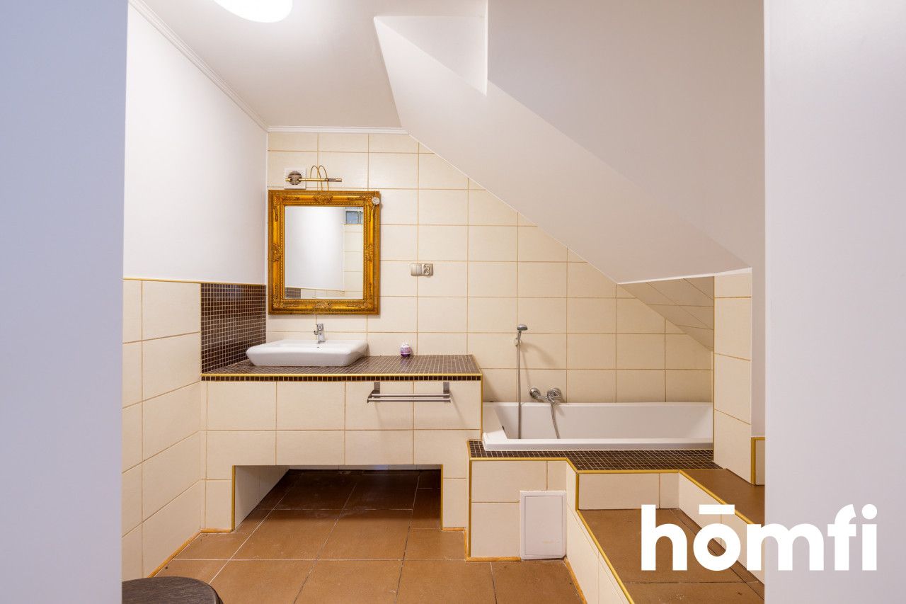 Nieruchomość / Dom / 3 Mieszkania w jednym - Dom - Sprzedaż - Oławski, Oława