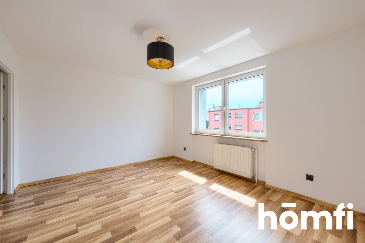 Nieruchomość / Dom / 3 Mieszkania w jednym - Dom - Sprzedaż - Oławski, Oława