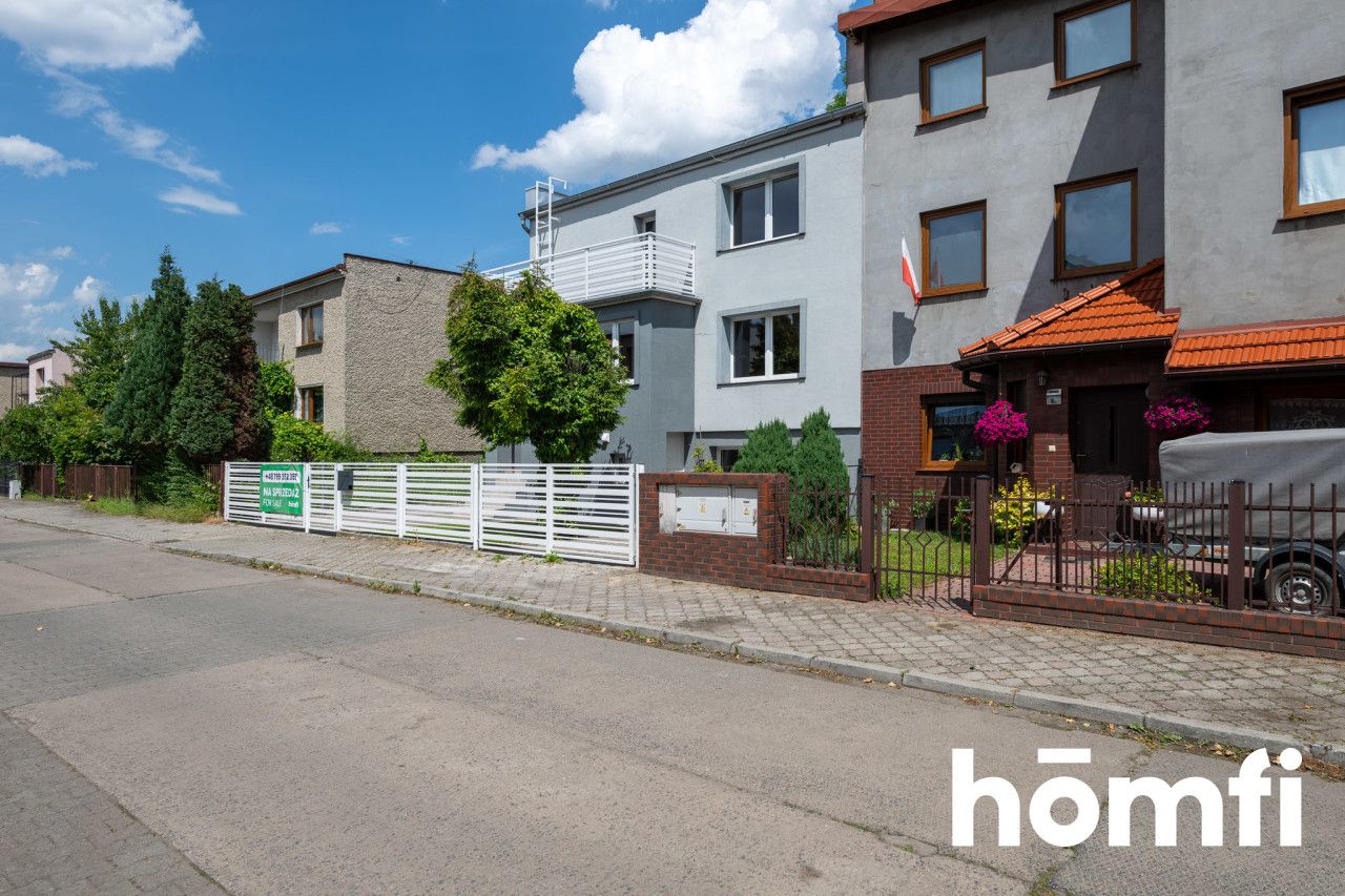 Nieruchomość / Dom / 3 Mieszkania w jednym - Dom - Sprzedaż - Oławski, Oława