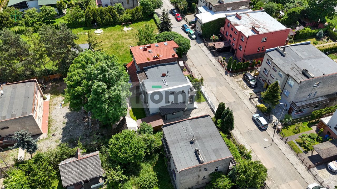 Nieruchomość / Dom / 3 Mieszkania w jednym - Dom - Sprzedaż - Oławski, Oława