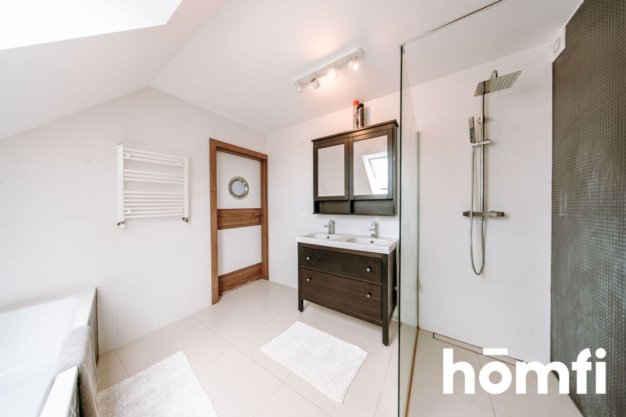 Dom zlokalizowany jest w cichej i spokojnej części Osieka nad Wisłą. - Dom - Sprzedaż - Toruński, Obrowo / Osiek nad Wisłą