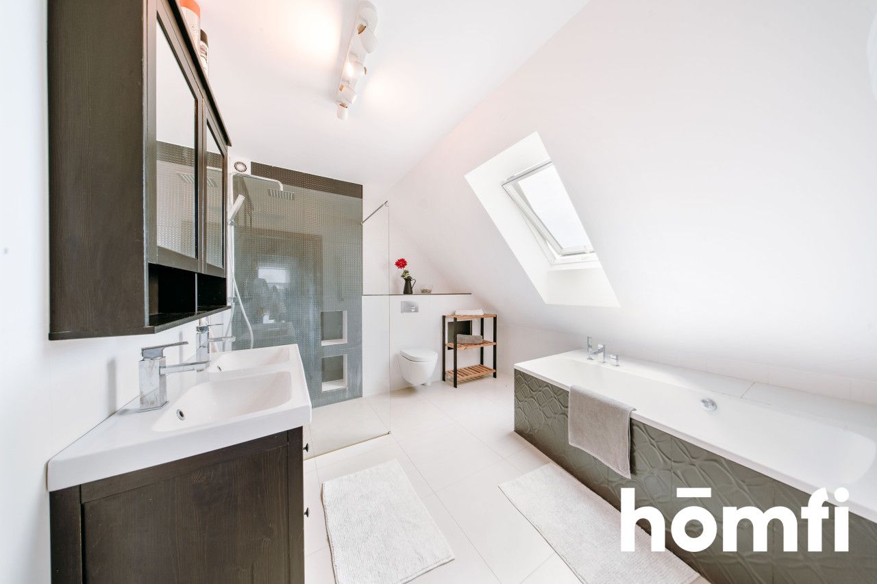 Dom zlokalizowany jest w cichej i spokojnej części Osieka nad Wisłą. - Dom - Sprzedaż - Toruński, Obrowo / Osiek nad Wisłą