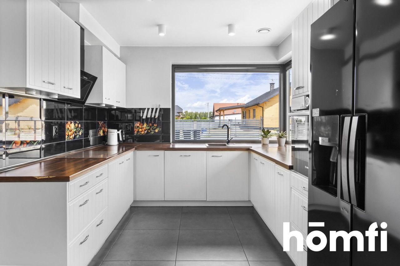 Rodzinny dom z basenem w leśnej okolicy - Dom - Sprzedaż - Białobrzeski, Stromiec