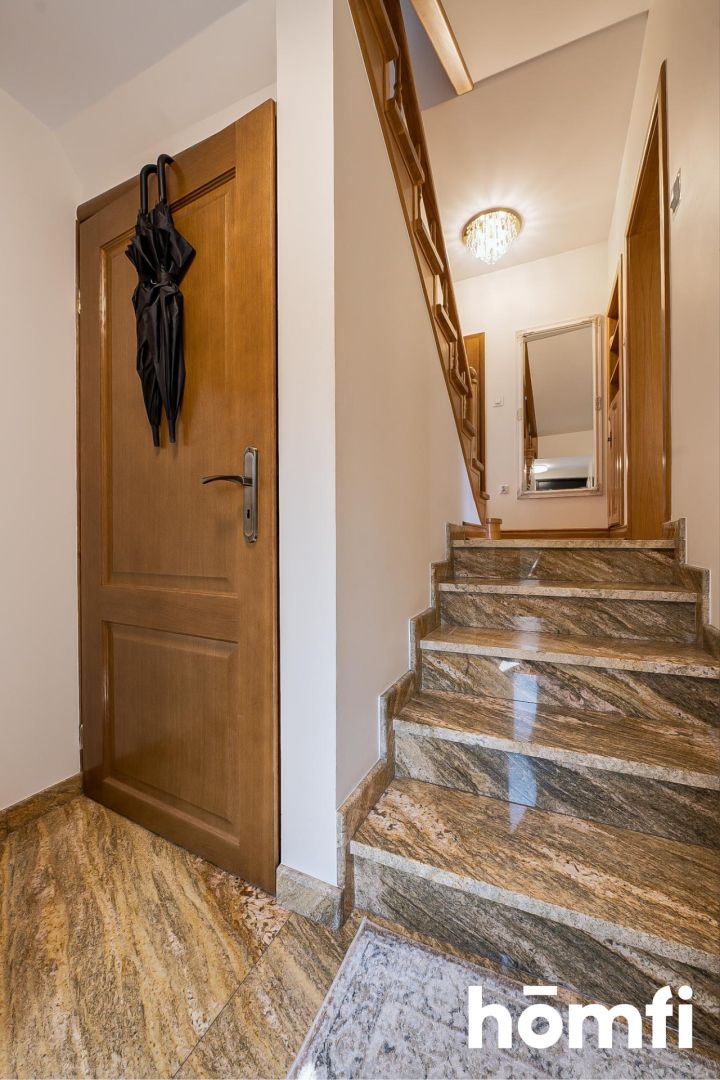 Nietypowy dom w centrum miasta, który na siebie zarabia - Dom - Sprzedaż - Szydłowiecki, Szydłowiec