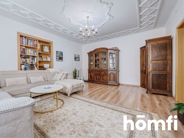 Nietypowy dom w centrum miasta, który na siebie zarabia - Dom - Sprzedaż - Szydłowiecki, Szydłowiec