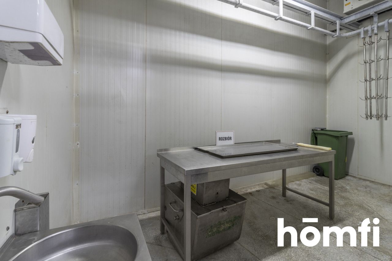 Obiekt z wyposażeniem lub bez i dodatkowym placem - Lokal użytkowy - Wynajem - Radomski, Zakrzew / Dąbrówka Nagórna-Wieś