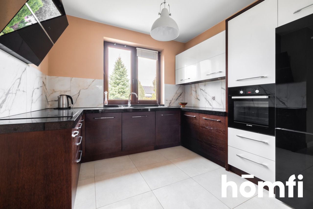 A unique house with amenities and a large plot - Дім - Продаж - Lubelski, Wólka / Biskupie-Kolonia