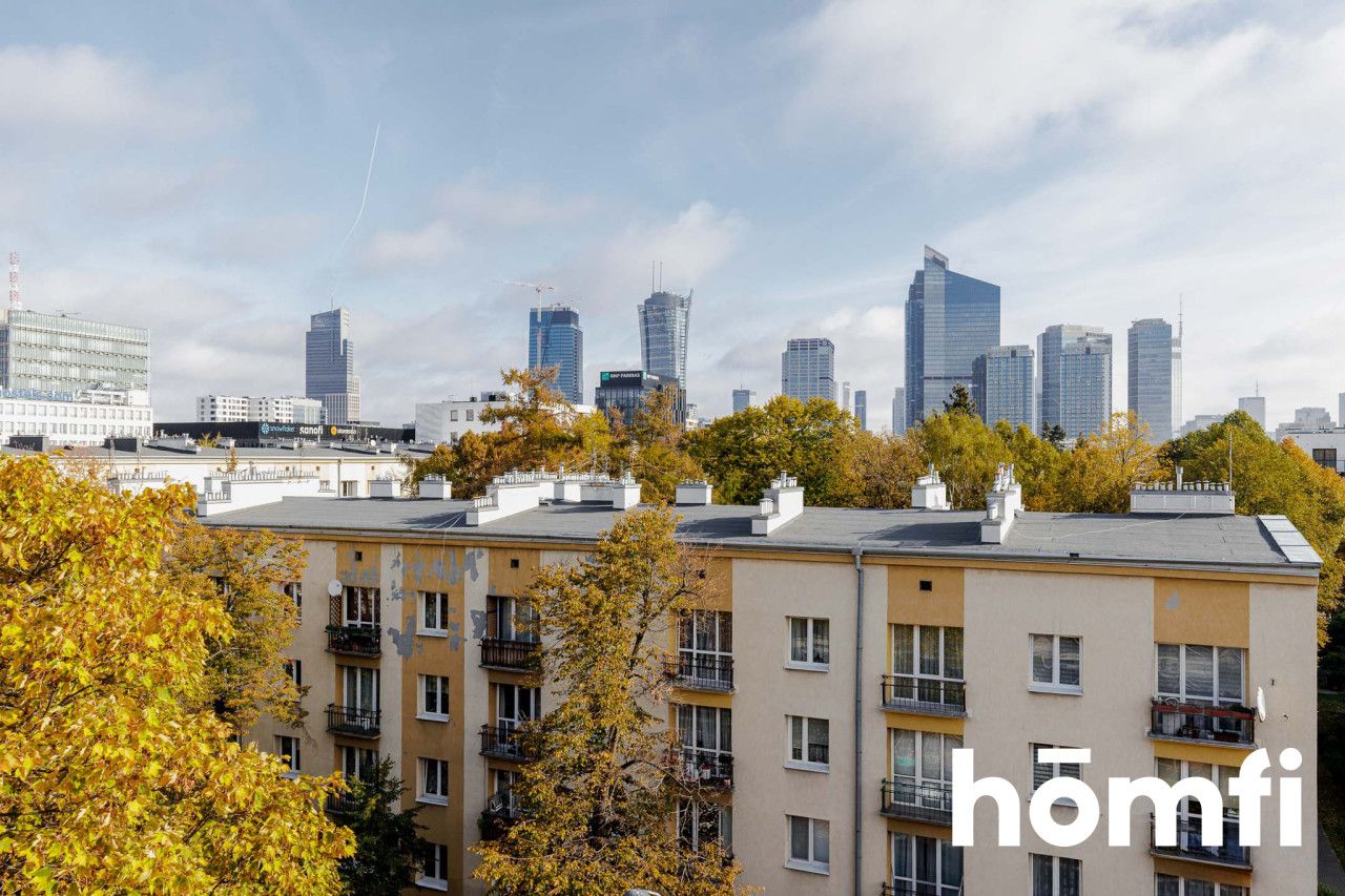 Dwupoziomowe, bardzo wysokie umeblowane mieszkanie położone w centrum Warszawy - Mieszkanie - Sprzedaż - Warszawa, Wola