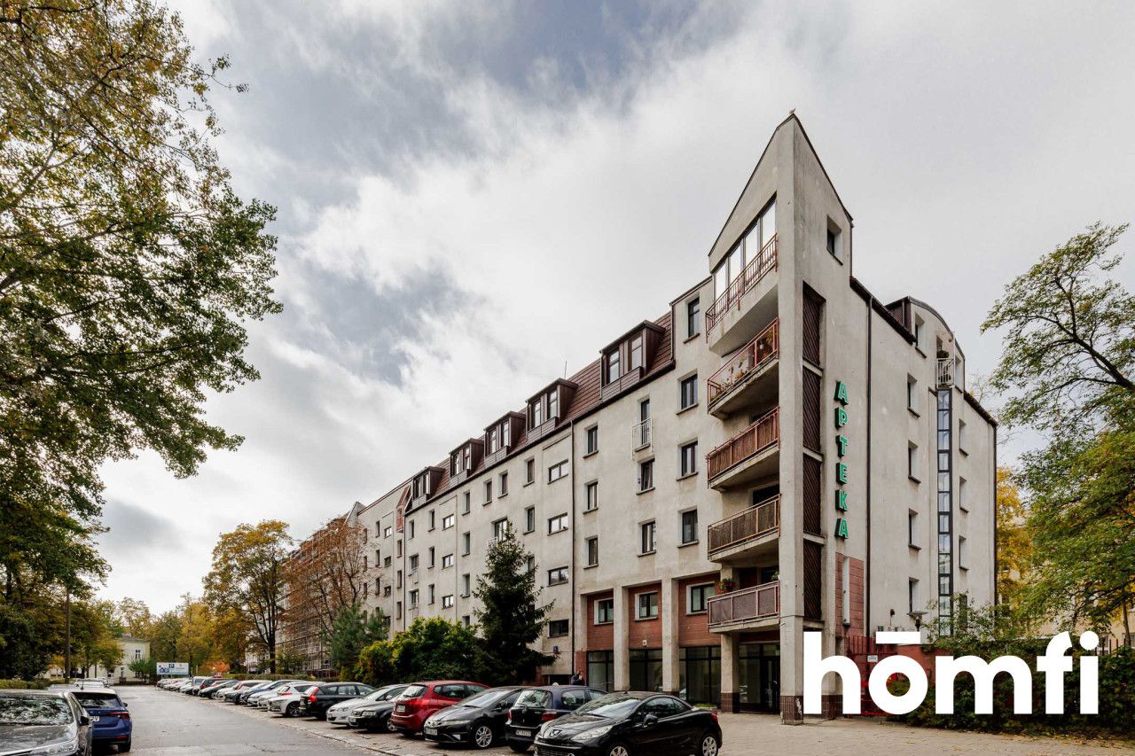 Dwupoziomowe, bardzo wysokie umeblowane mieszkanie położone w centrum Warszawy - Mieszkanie - Sprzedaż - Warszawa, Wola