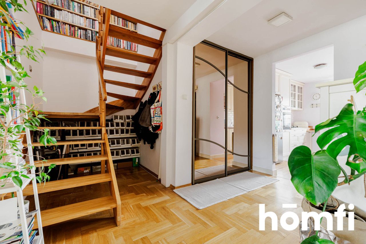 Dwupoziomowe, bardzo wysokie umeblowane mieszkanie położone w centrum Warszawy - Mieszkanie - Sprzedaż - Warszawa, Wola