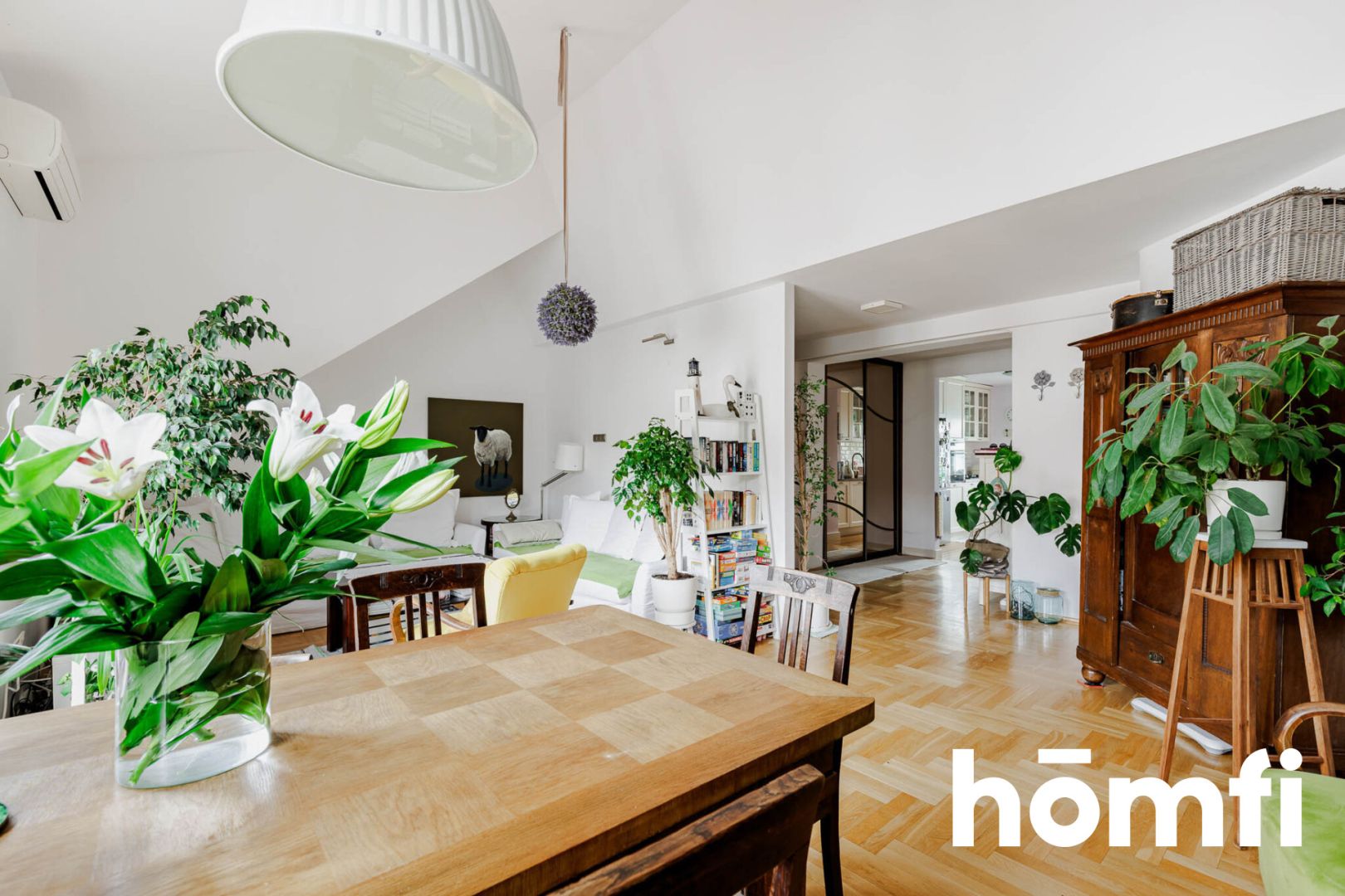 Dwupoziomowe, bardzo wysokie umeblowane mieszkanie położone w centrum Warszawy - Mieszkanie - Sprzedaż - Warszawa, Wola