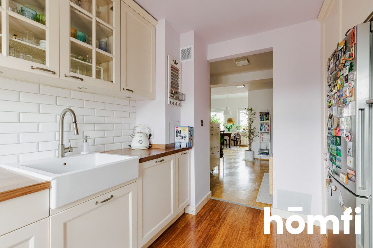 Dwupoziomowe, bardzo wysokie umeblowane mieszkanie położone w centrum Warszawy - Mieszkanie - Sprzedaż - Warszawa, Wola