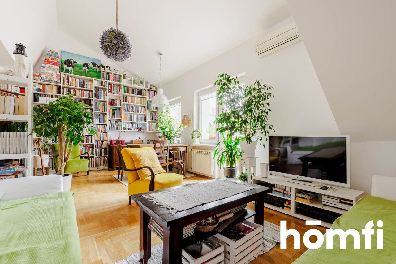 Dwupoziomowe, bardzo wysokie umeblowane mieszkanie położone w centrum Warszawy - Mieszkanie - Sprzedaż - Warszawa, Wola