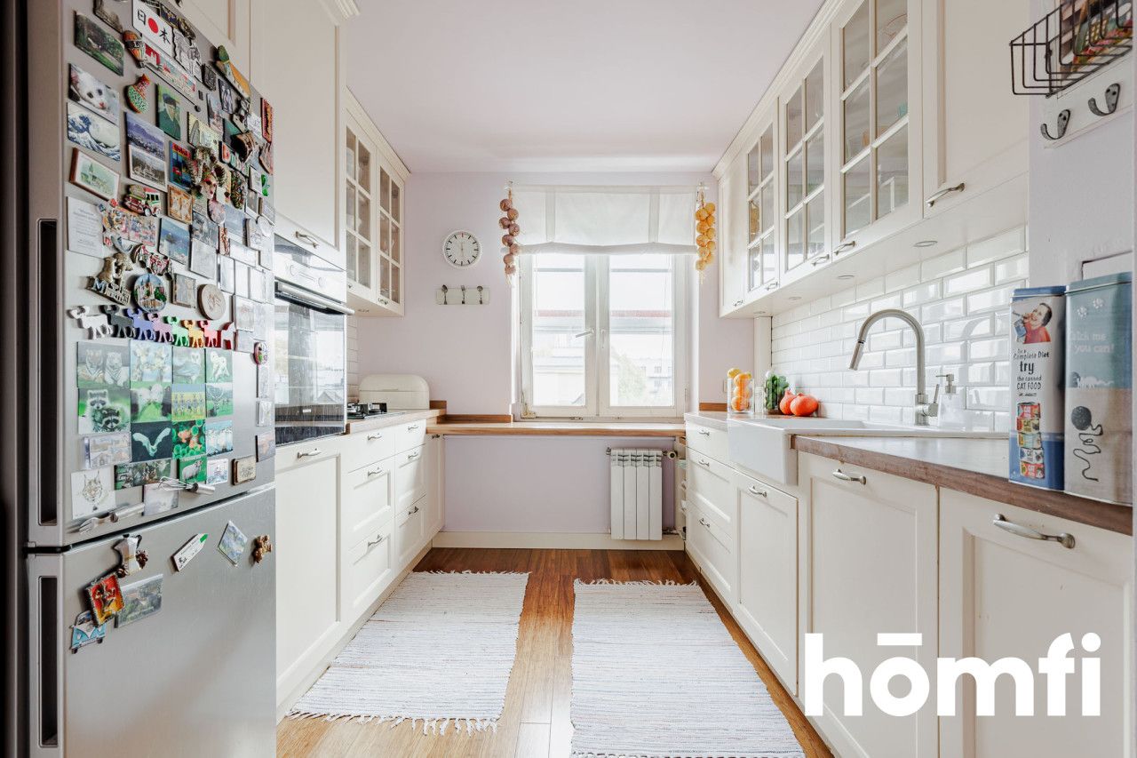 Dwupoziomowe, bardzo wysokie umeblowane mieszkanie położone w centrum Warszawy - Mieszkanie - Sprzedaż - Warszawa, Wola