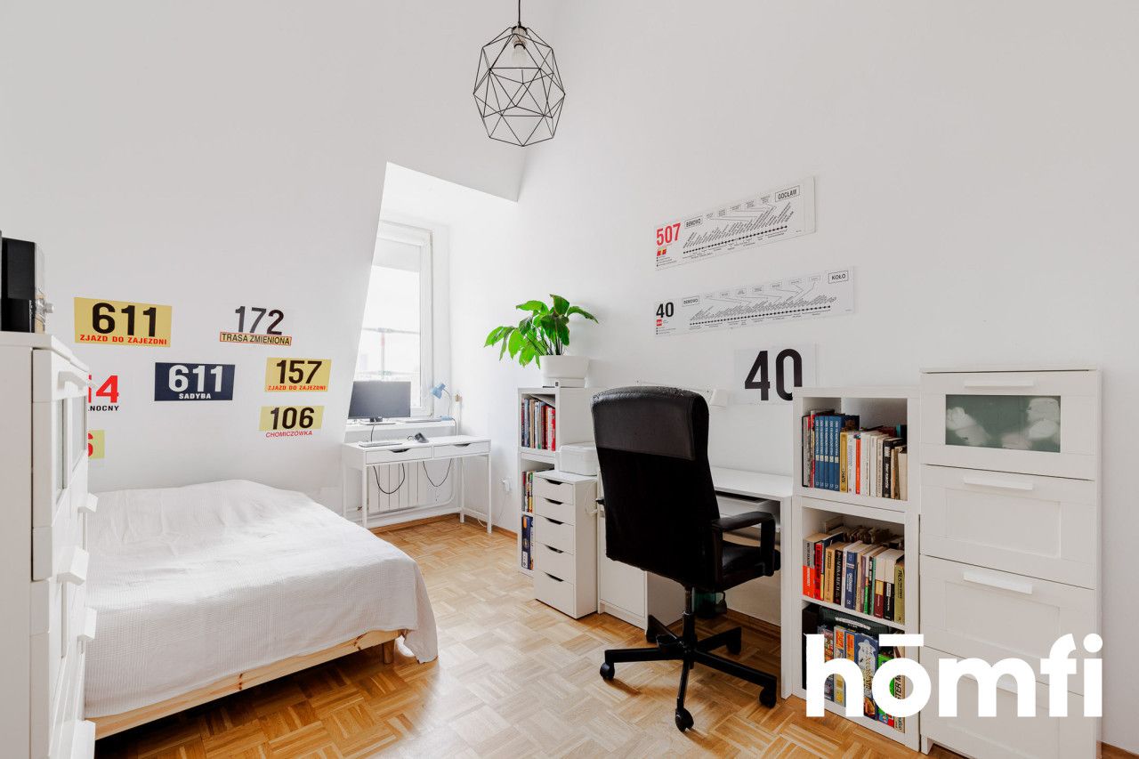 Dwupoziomowe, bardzo wysokie umeblowane mieszkanie położone w centrum Warszawy - Mieszkanie - Sprzedaż - Warszawa, Wola