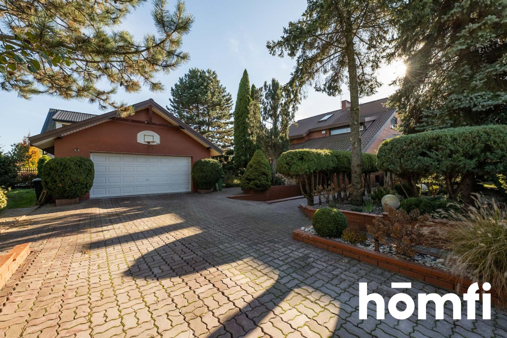 Luksusowy dom z piękny ogrodem i basenem - Dom - Sprzedaż - Radom, Dzierzków