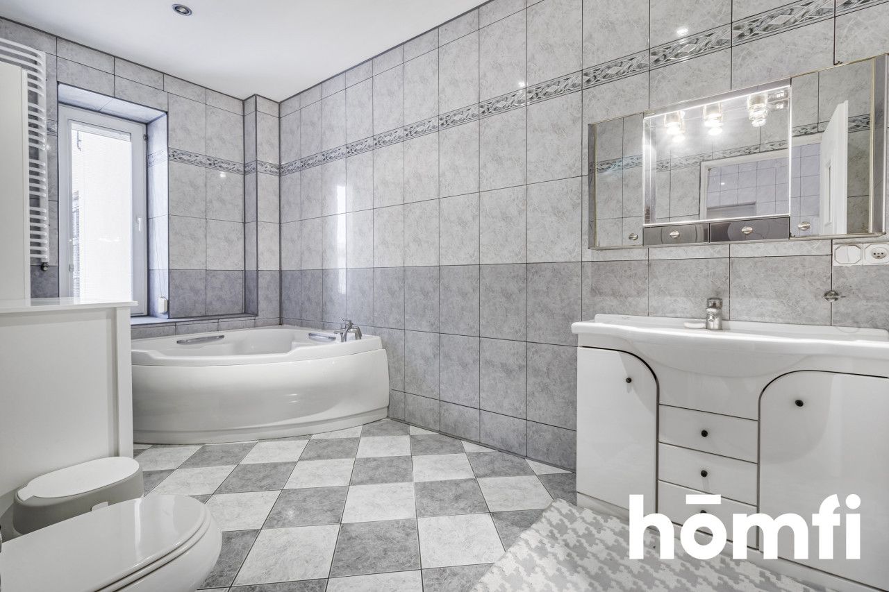 Spacious house in an excellent location - Дім - Продаж - Kielce, Centrum