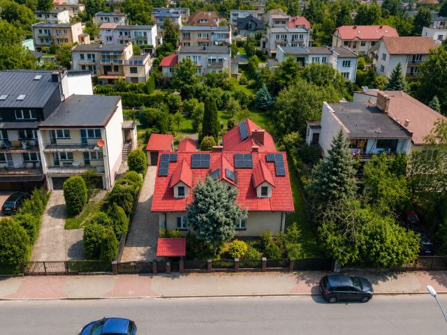 Spacious house in an excellent location - Дім - Продаж - Kielce, Centrum
